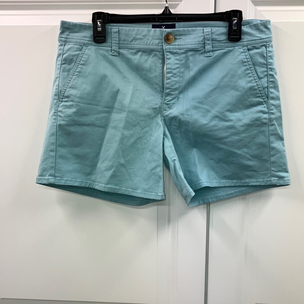 Gently Worn - Women’s American Eagle Midi Shorts
